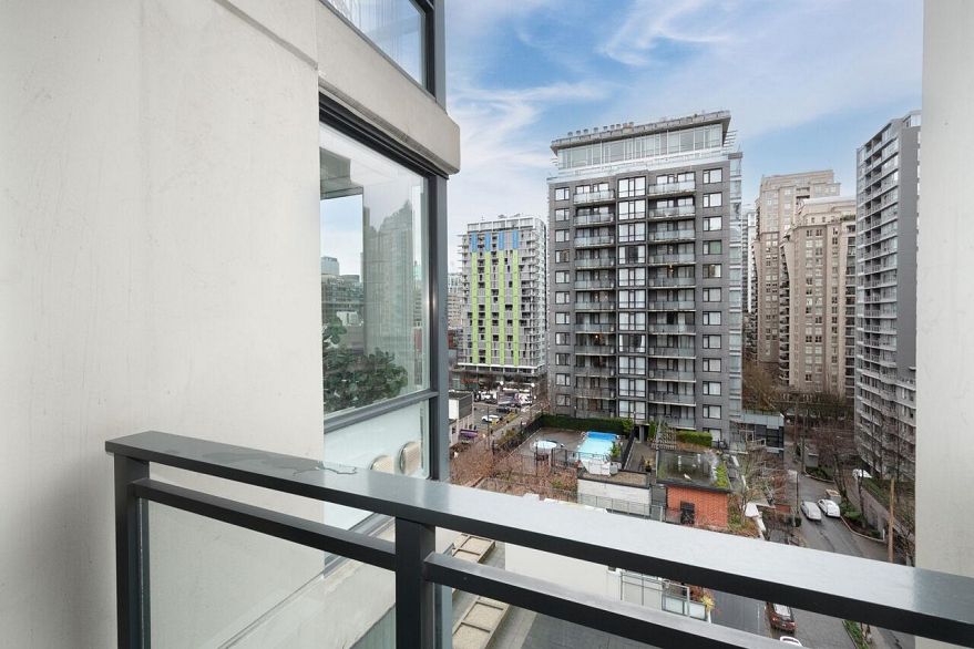 1205 1082 Seymour Street