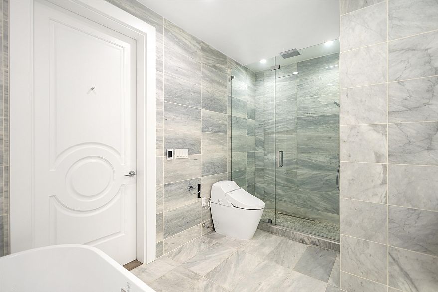 204 1009 Laurier Avenue