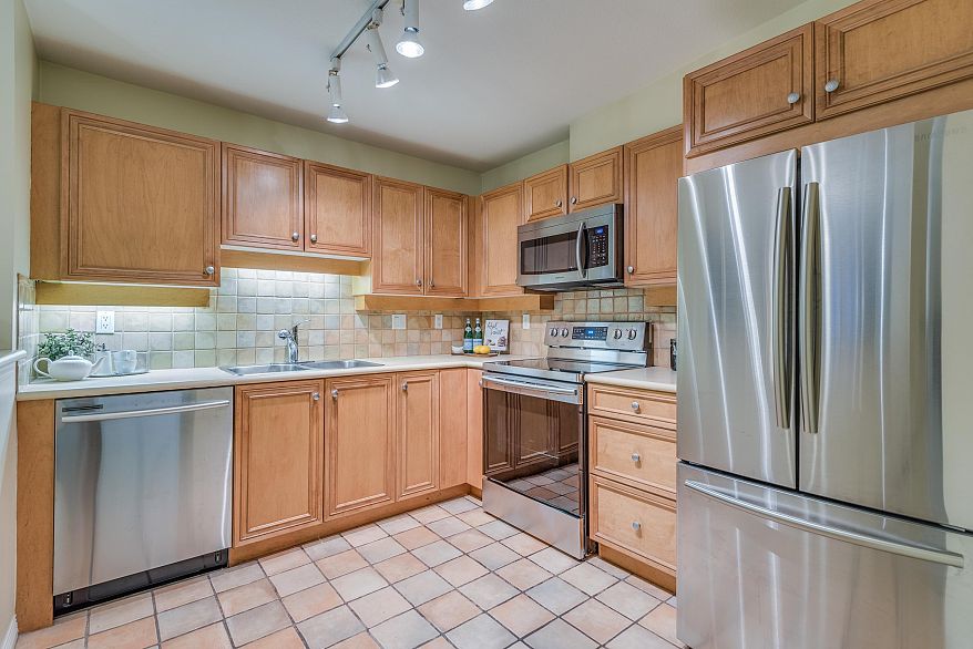 317 2929 W 4th Avenue