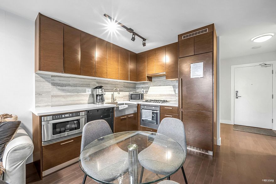 1602 535 Smithe Street