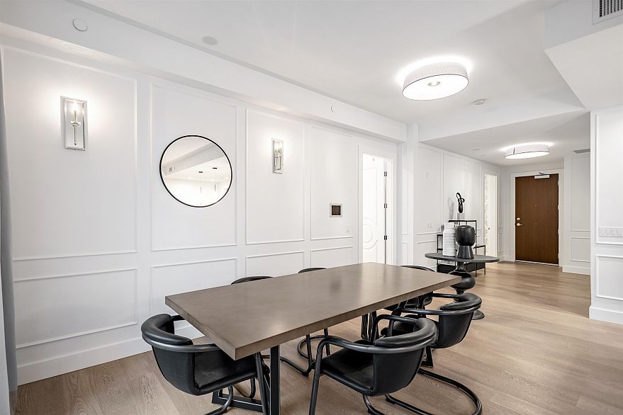 204 1009 Laurier Avenue