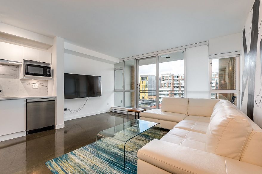 714 221 Union Street