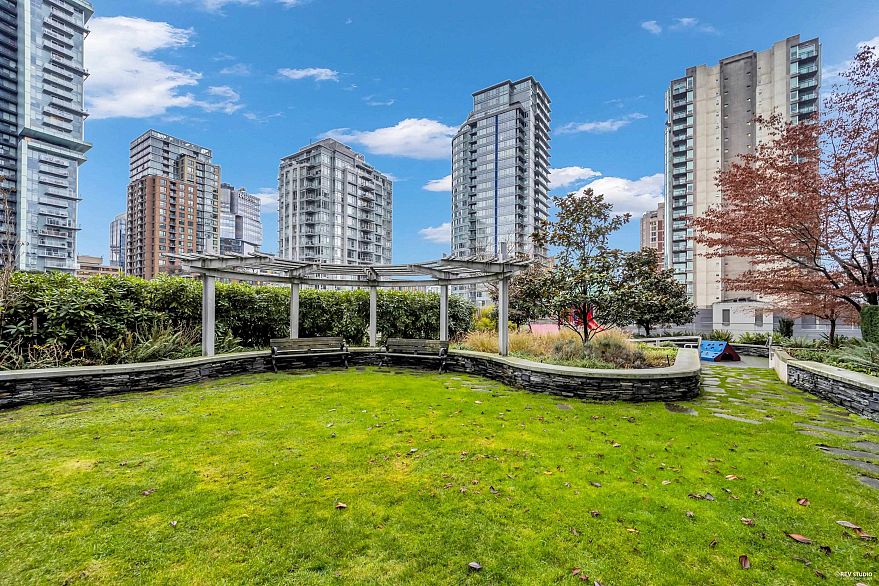 1602 535 Smithe Street