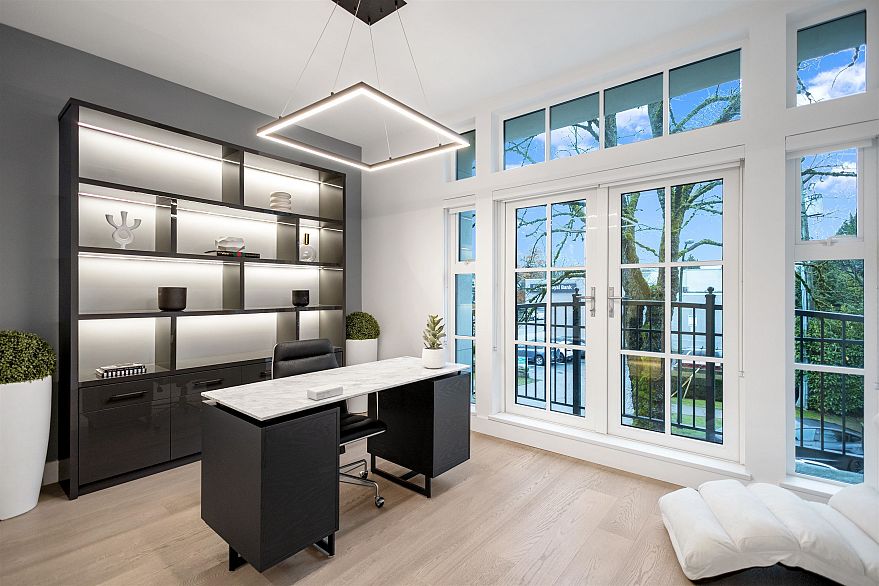 204 1009 Laurier Avenue