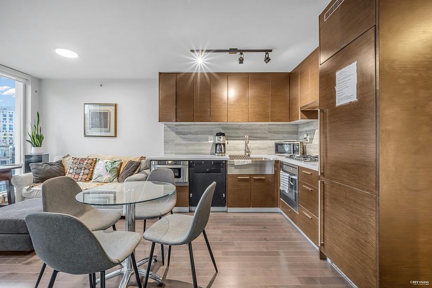 1602 535 Smithe Street