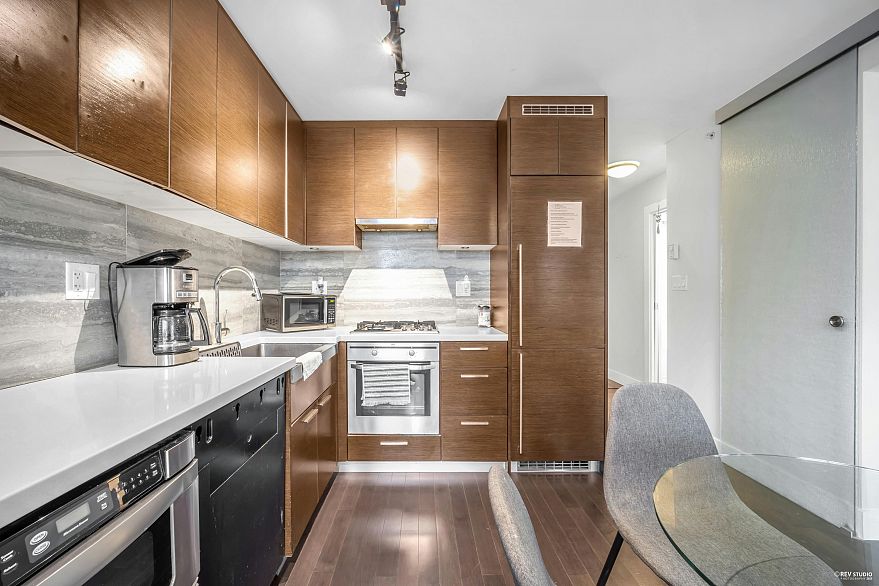 1602 535 Smithe Street