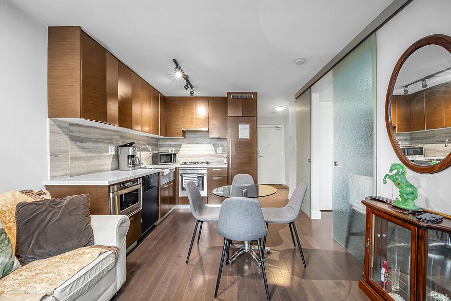 1602 535 Smithe Street