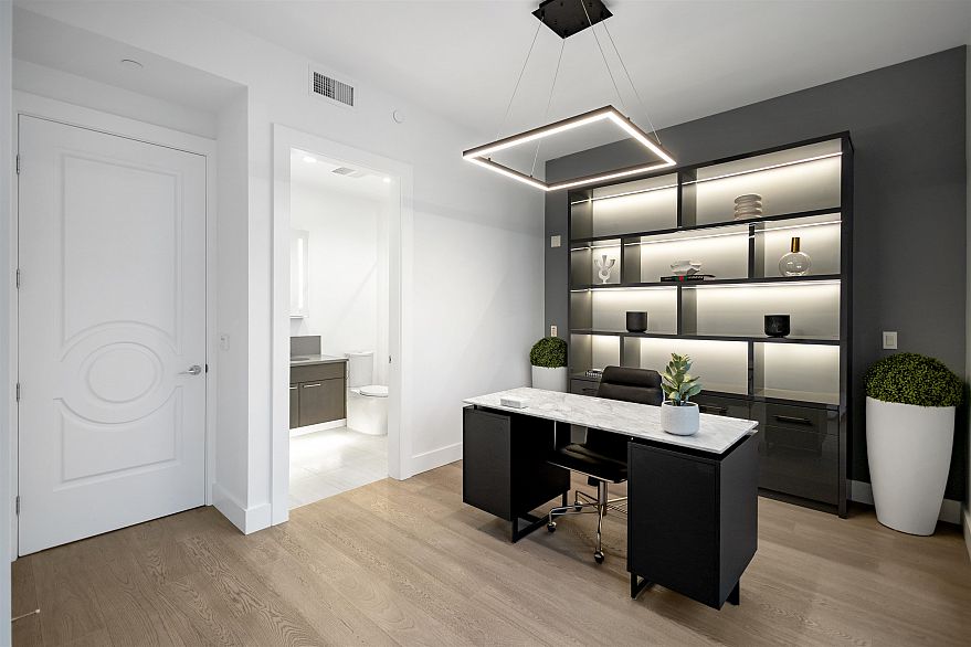 204 1009 Laurier Avenue