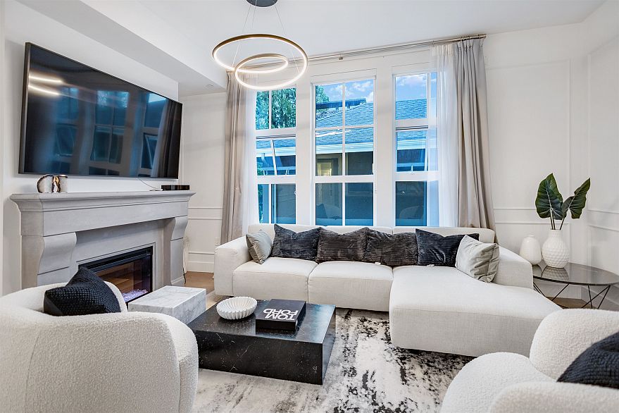 204 1009 Laurier Avenue