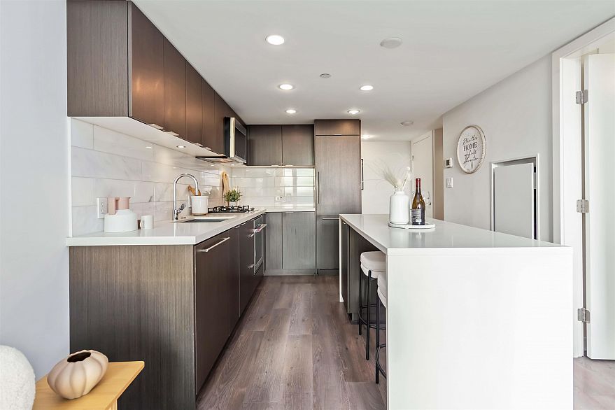 601 8238 Lord Street