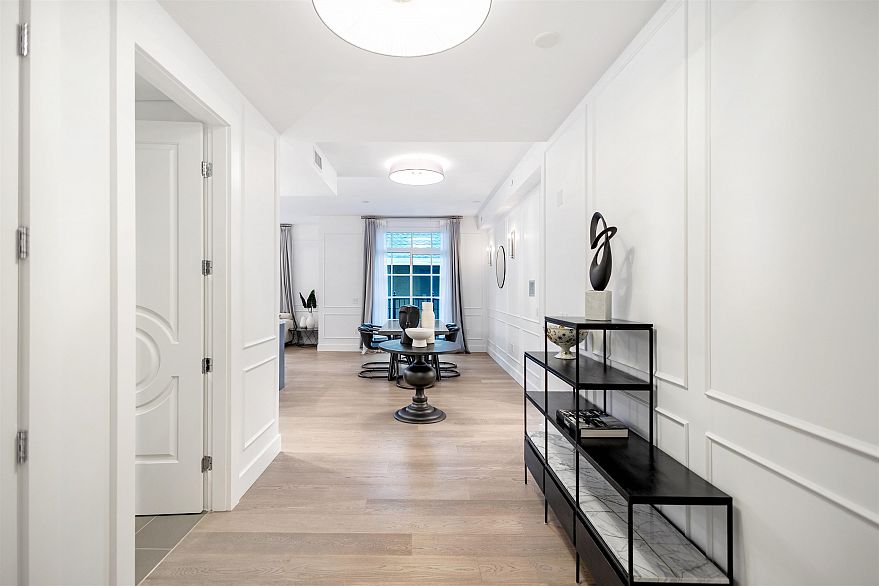 204 1009 Laurier Avenue