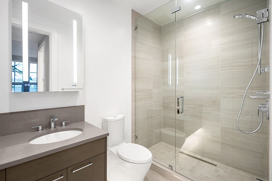 204 1009 Laurier Avenue