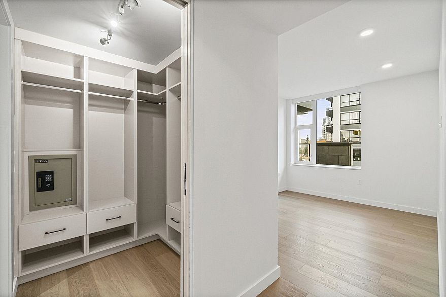 505 1180 Broughton Street