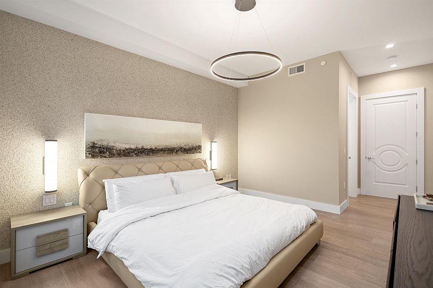 204 1009 Laurier Avenue