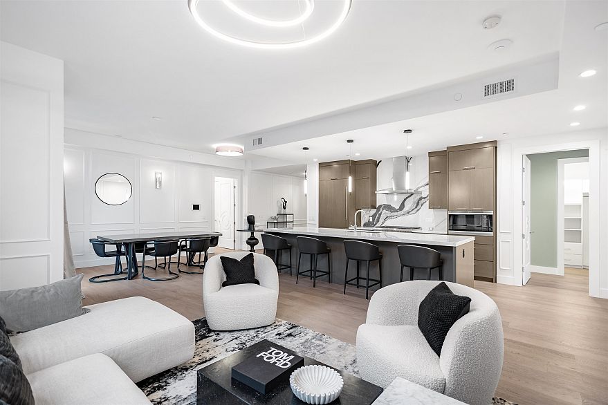 204 1009 Laurier Avenue