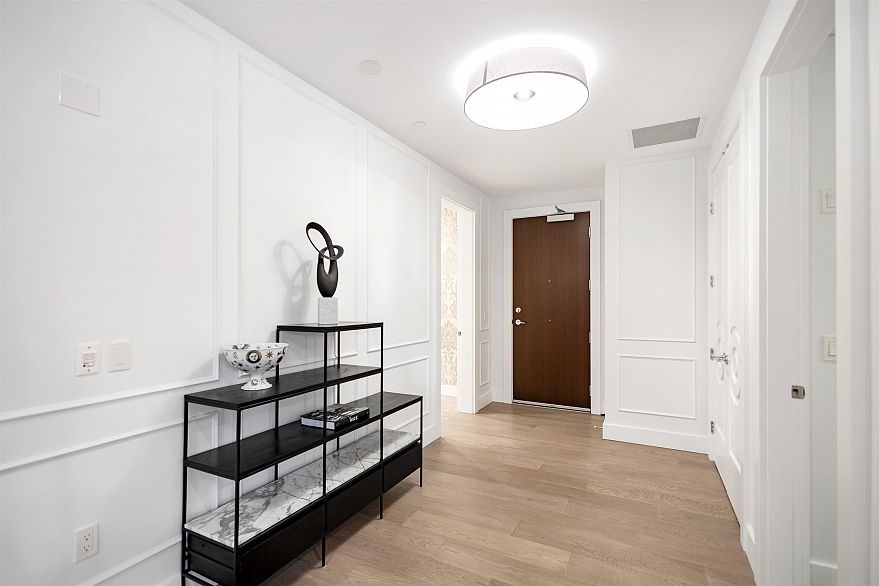 204 1009 Laurier Avenue