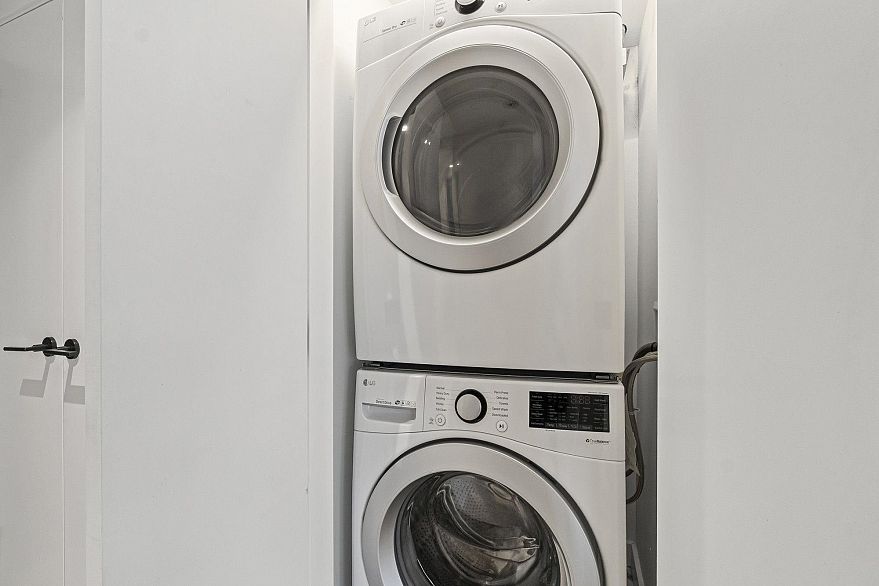 505 1180 Broughton Street