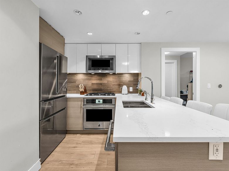 607 3451 Sawmill Crescent