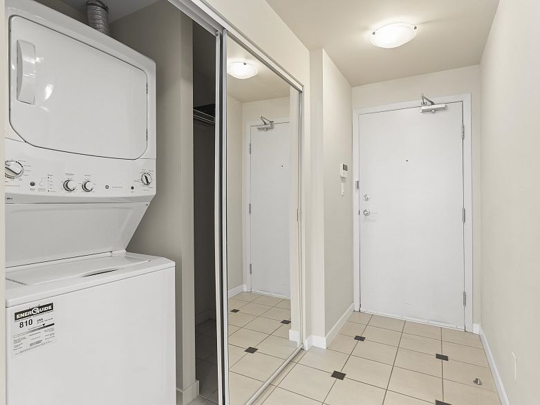 3805 1033 Marinaside Crescent