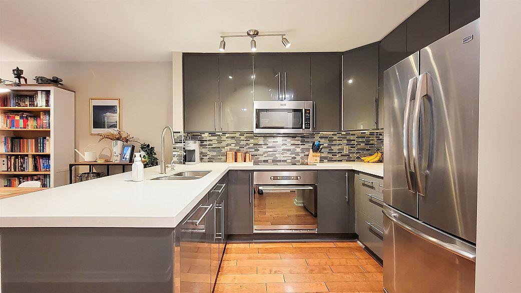 214 3038 Kent Avenue South E