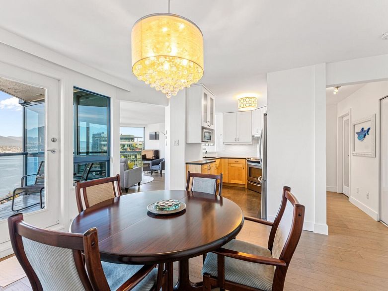 2302 1415 West Georgia Street