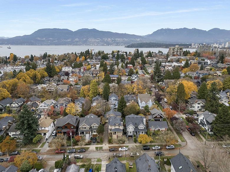 2525 W 7TH AVENUE, Vancouver BC V6K 1Y8