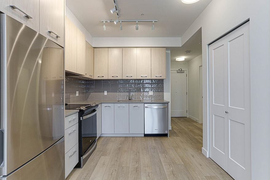 411 4933 Clarendon Street