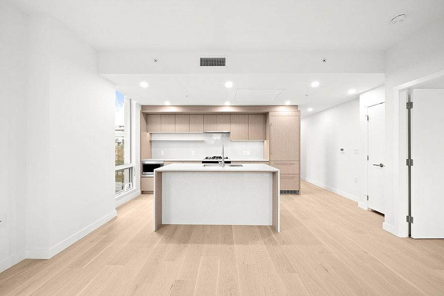 305 5212 Cambie Street