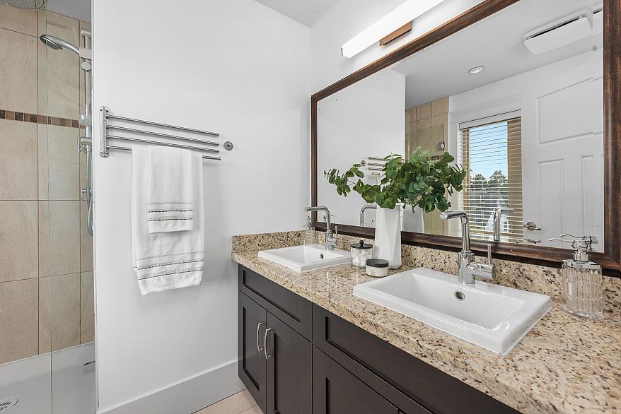 2525 W 7TH AVENUE, Vancouver BC V6K 1Y8