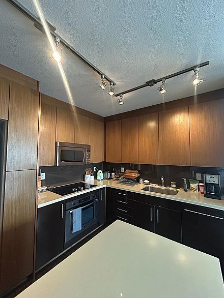 907 1833 Crowe Street