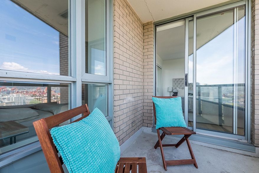 2208 63 KEEFER PLACE, Vancouver BC V6B 6N6