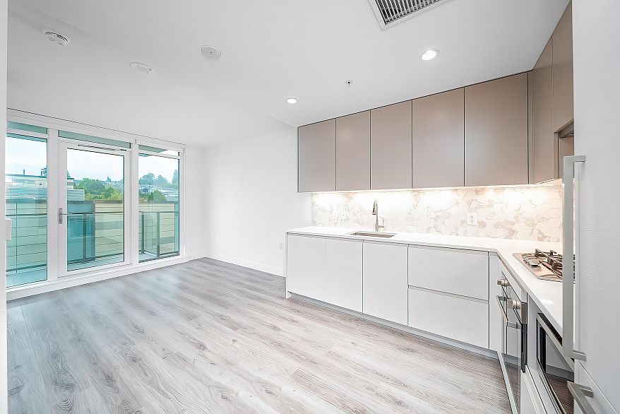 602 8181 Chester Street