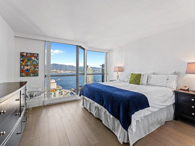 2302 1415 West Georgia Street