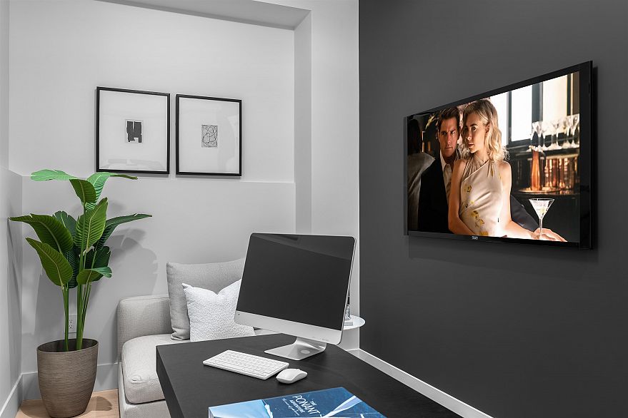 4346 Locarno Crescent