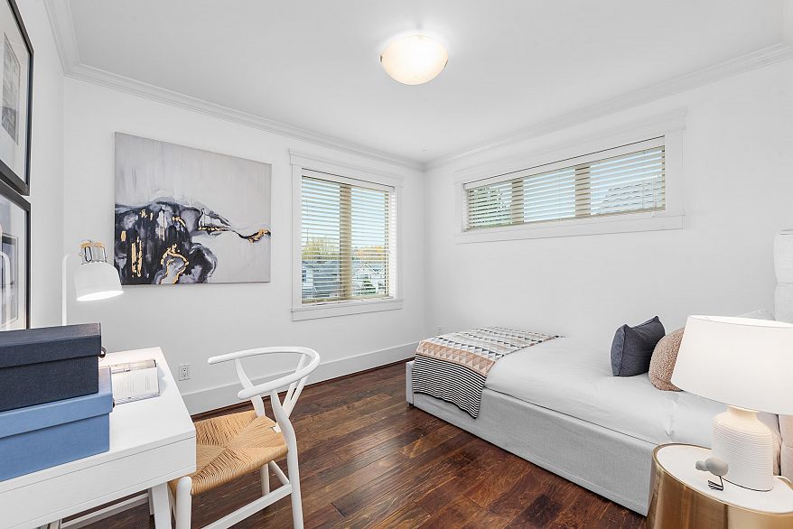 2525 W 7TH AVENUE, Vancouver BC V6K 1Y8