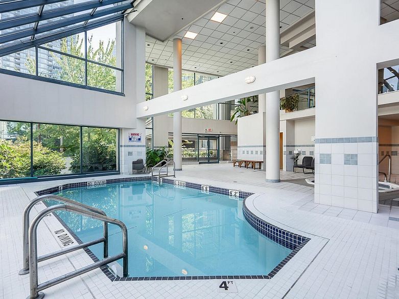 2302 1415 West Georgia Street