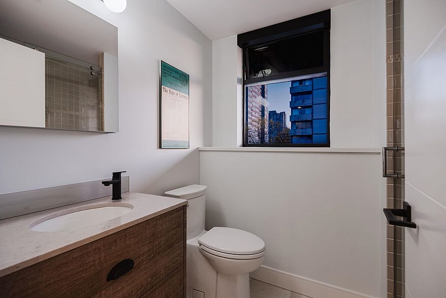 PH7 1688 Robson Street