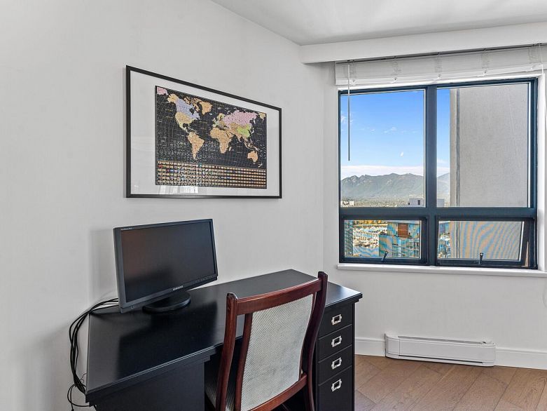 2302 1415 West Georgia Street