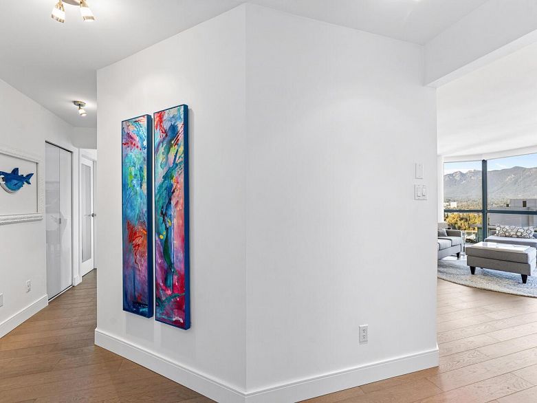 2302 1415 West Georgia Street