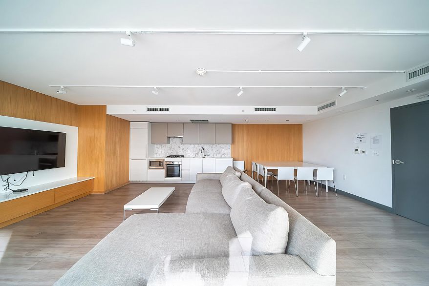 602 8181 Chester Street