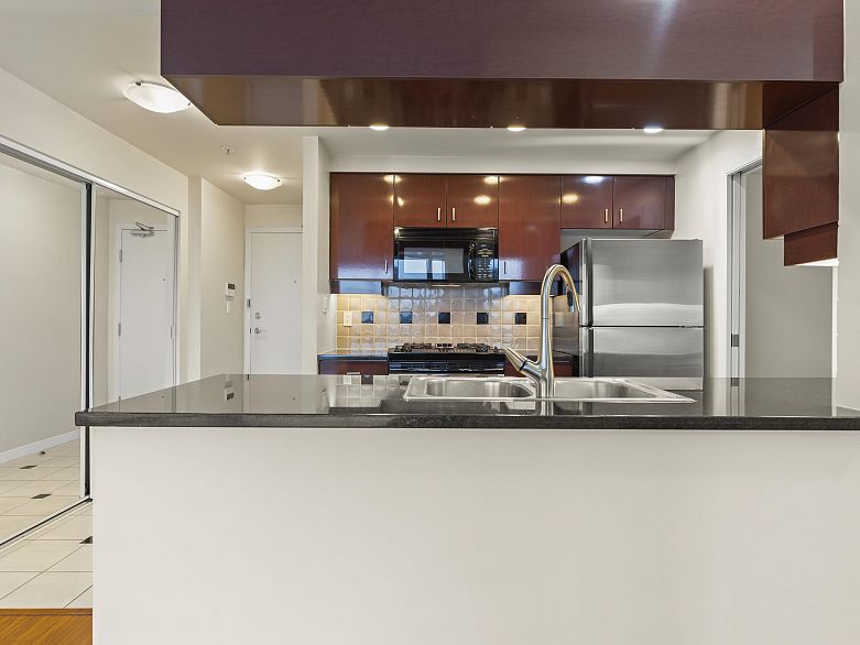 3805 1033 Marinaside Crescent