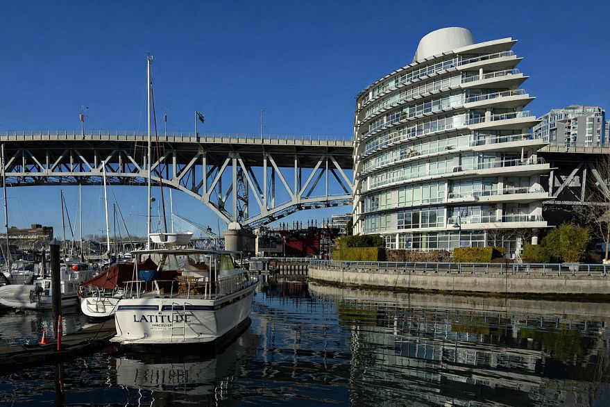 901 628 Kinghorne Mews