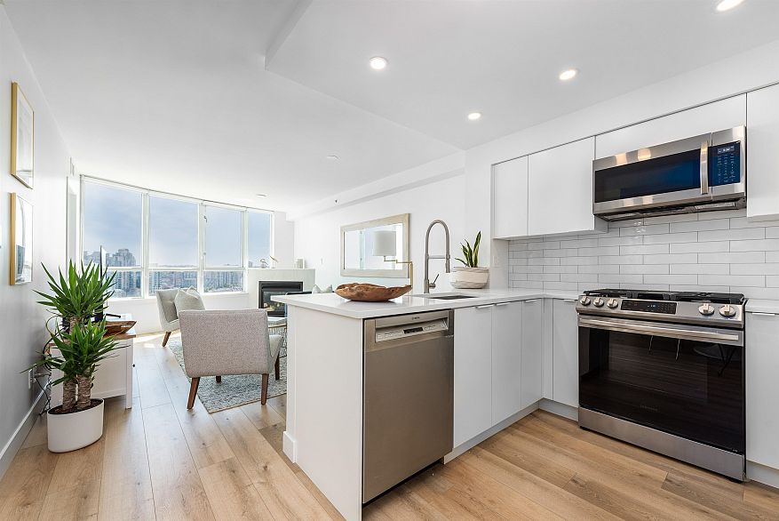 2208 63 KEEFER PLACE, Vancouver BC V6B 6N6