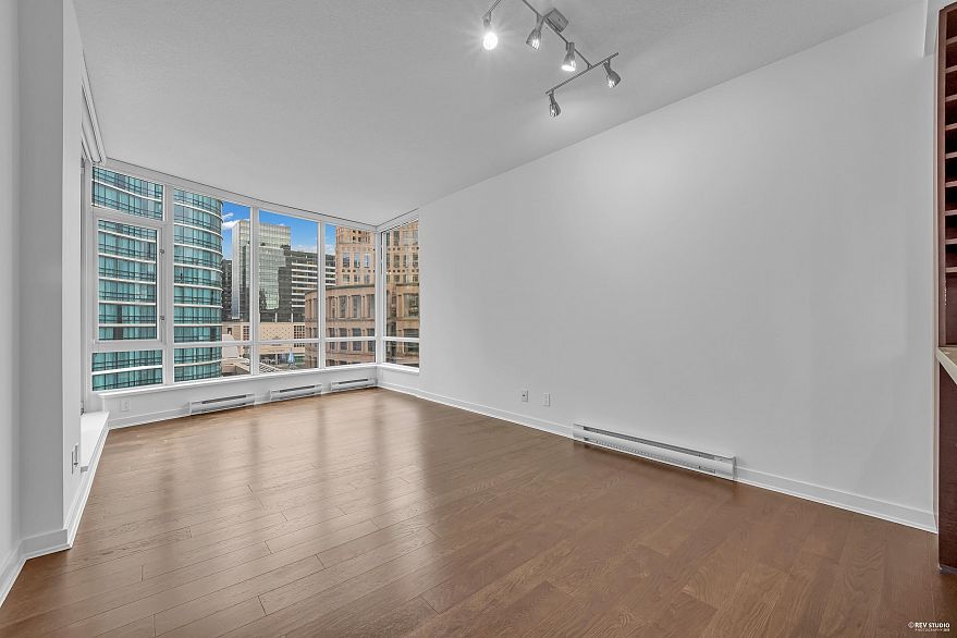 1002 833 Homer Street