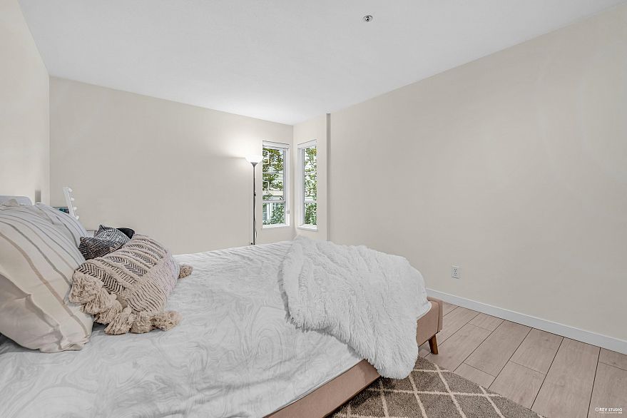 305 868 W 16th Avenue