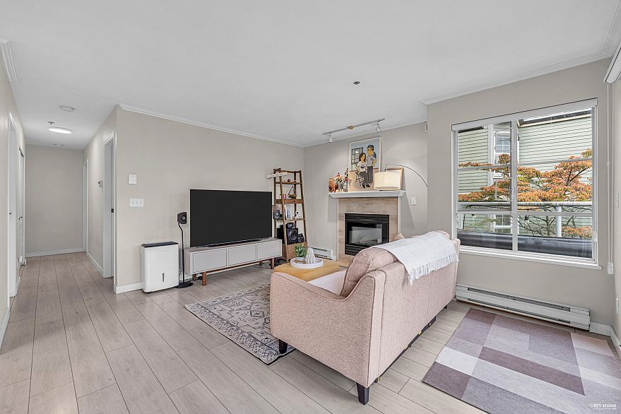 305 868 W 16th Avenue