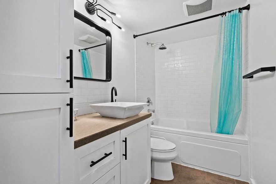 310 1549 Kitchener Street