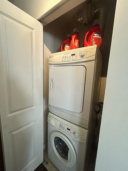 907 1833 Crowe Street