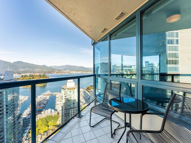 2302 1415 West Georgia Street