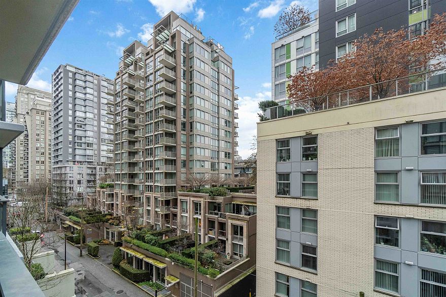 613 1082 Seymour Street